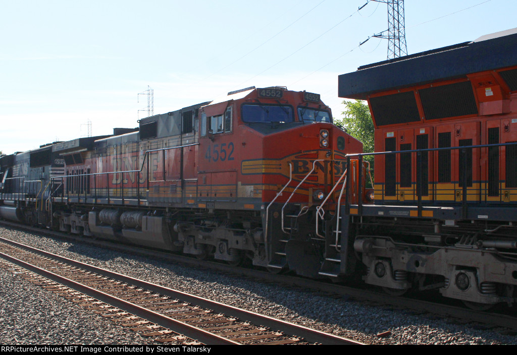 BNSF 4552